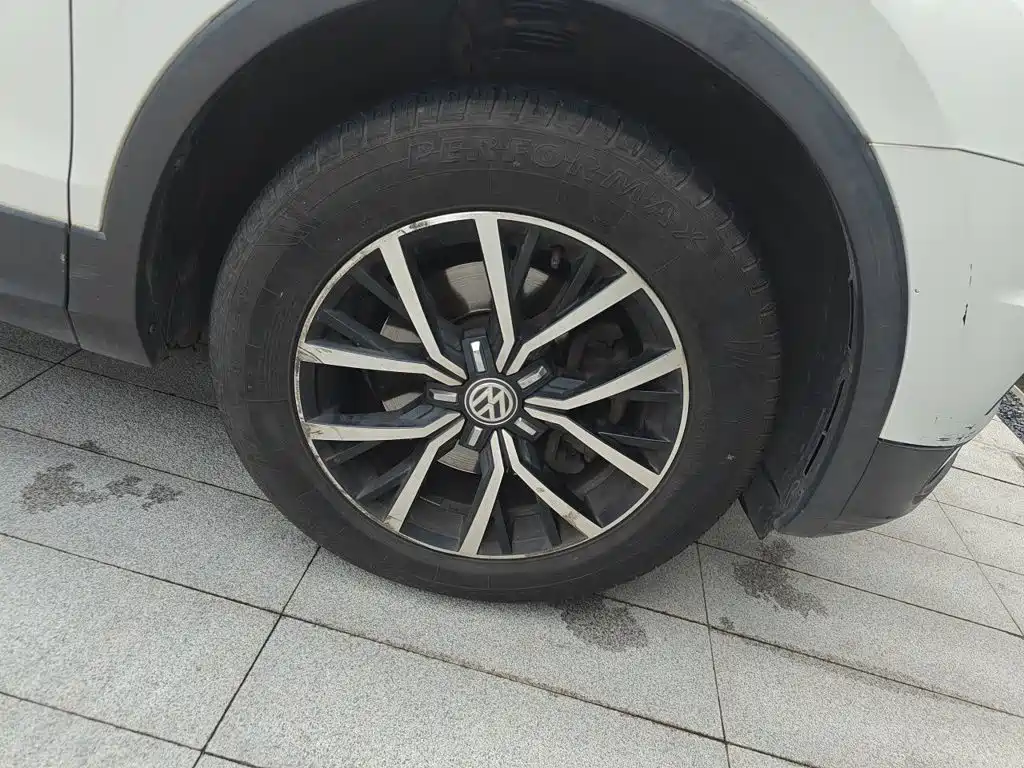 Volkswagen Tiguan L — миниатюра 10