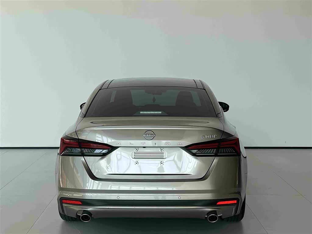 Nissan Teana 2.0 л 2024 г. Серебристо-серый, пробег 11000 км
