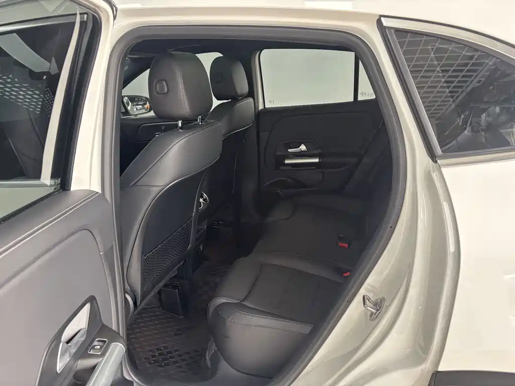 Mercedes-Benz GLA — миниатюра 18