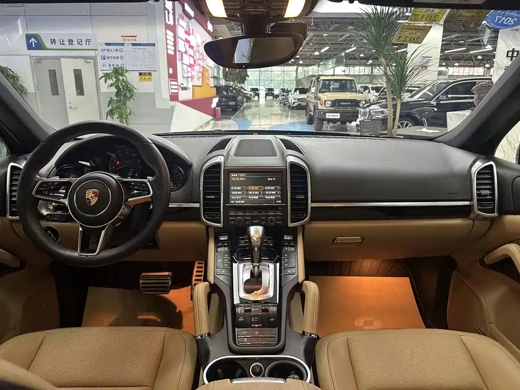 Porsche Cayenne — миниатюра 3