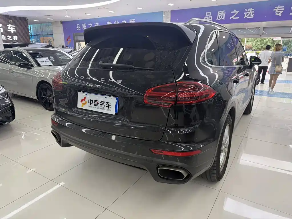 Porsche Cayenne — миниатюра 15