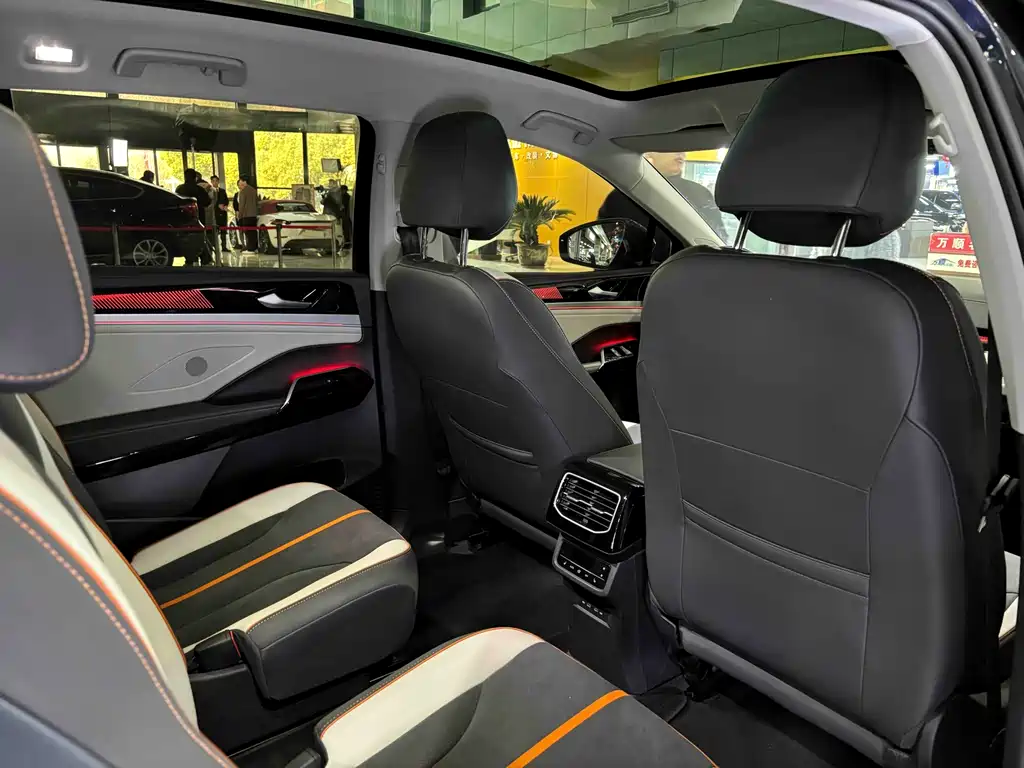 VOLKSWAGEN ID.6 CROZZ