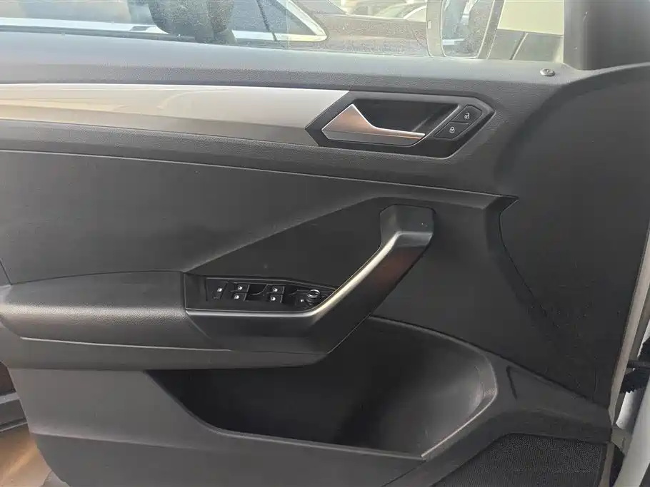 VOLKSWAGEN T ROC EXPLORING SONGS