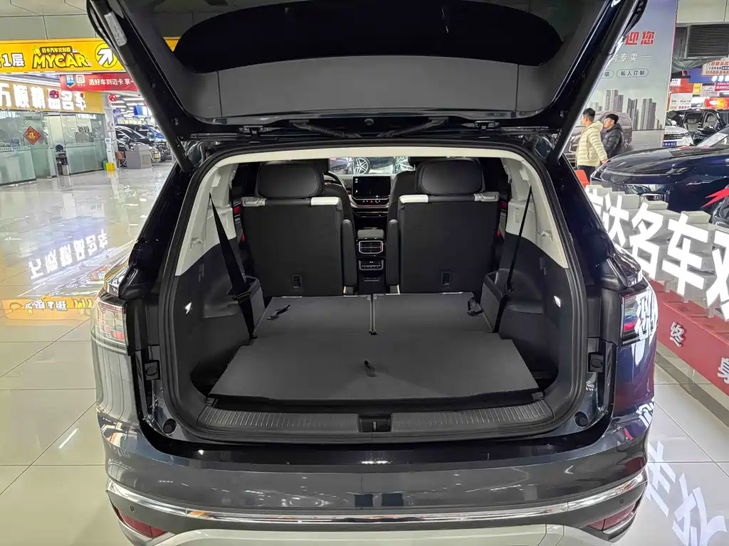 VOLKSWAGEN ID.6 CROZZ