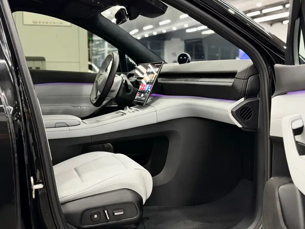 NIO ES6 — миниатюра 9