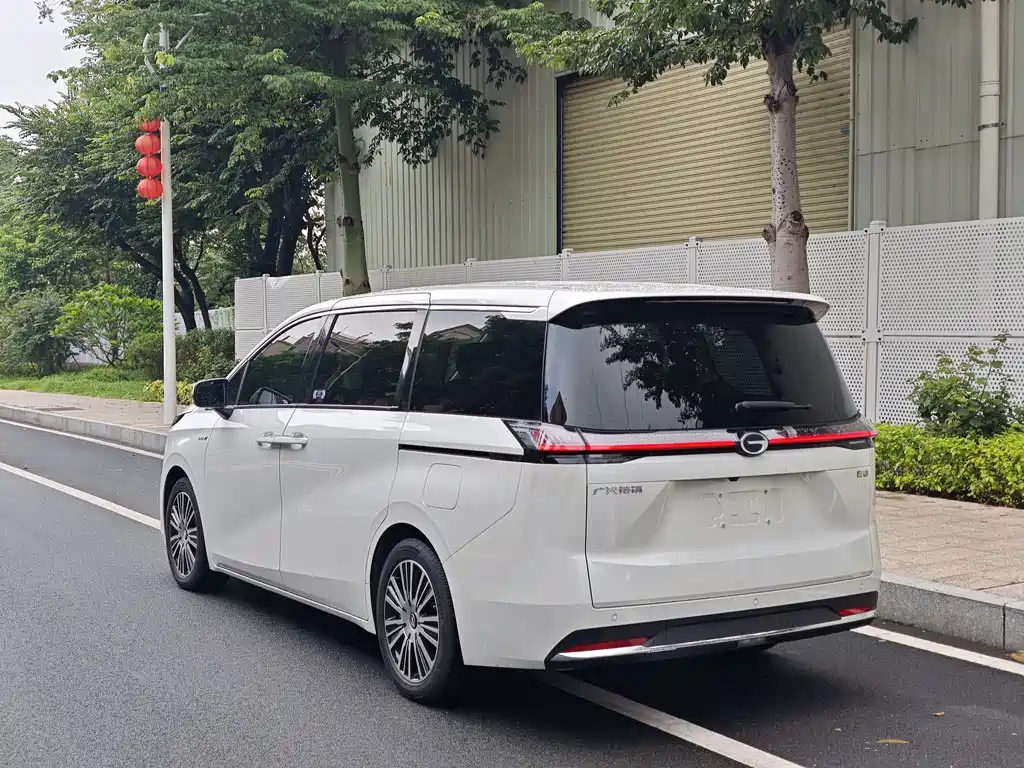 GAC Motor Trumpchi E8 PHEV — миниатюра 7