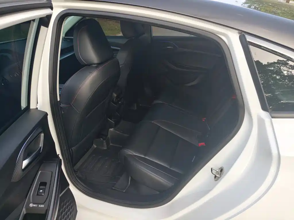 MG MG5 — миниатюра 6