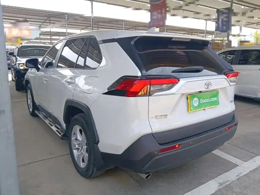 Toyota RAV4 — миниатюра 5