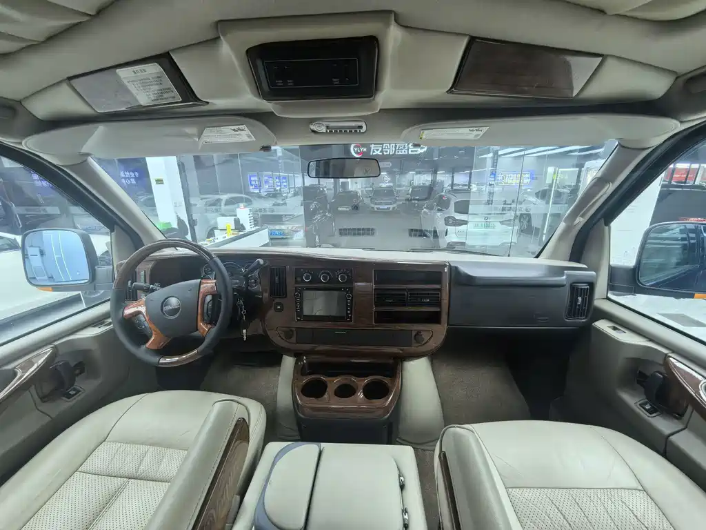 GMC Savana — миниатюра 9