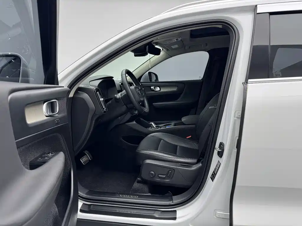 Volvo XC40 — миниатюра 11
