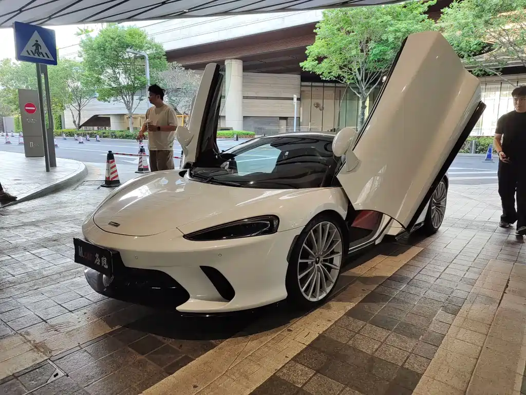 McLaren GT 2023