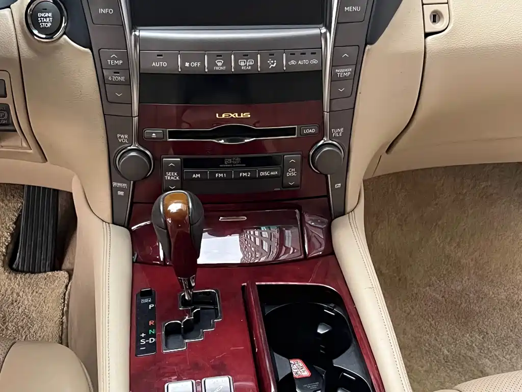 Lexus LS — миниатюра 15