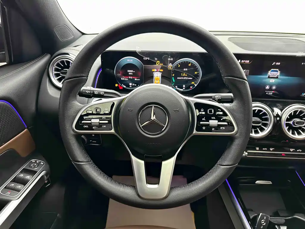 MERCEDES-BENZ GLB