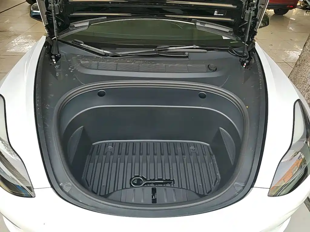 Tesla Model 3 — миниатюра 20