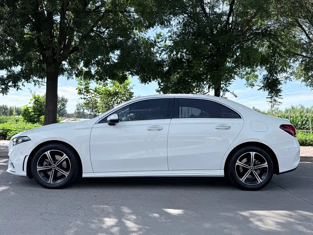 Mercedes-Benz A-Class — миниатюра 10