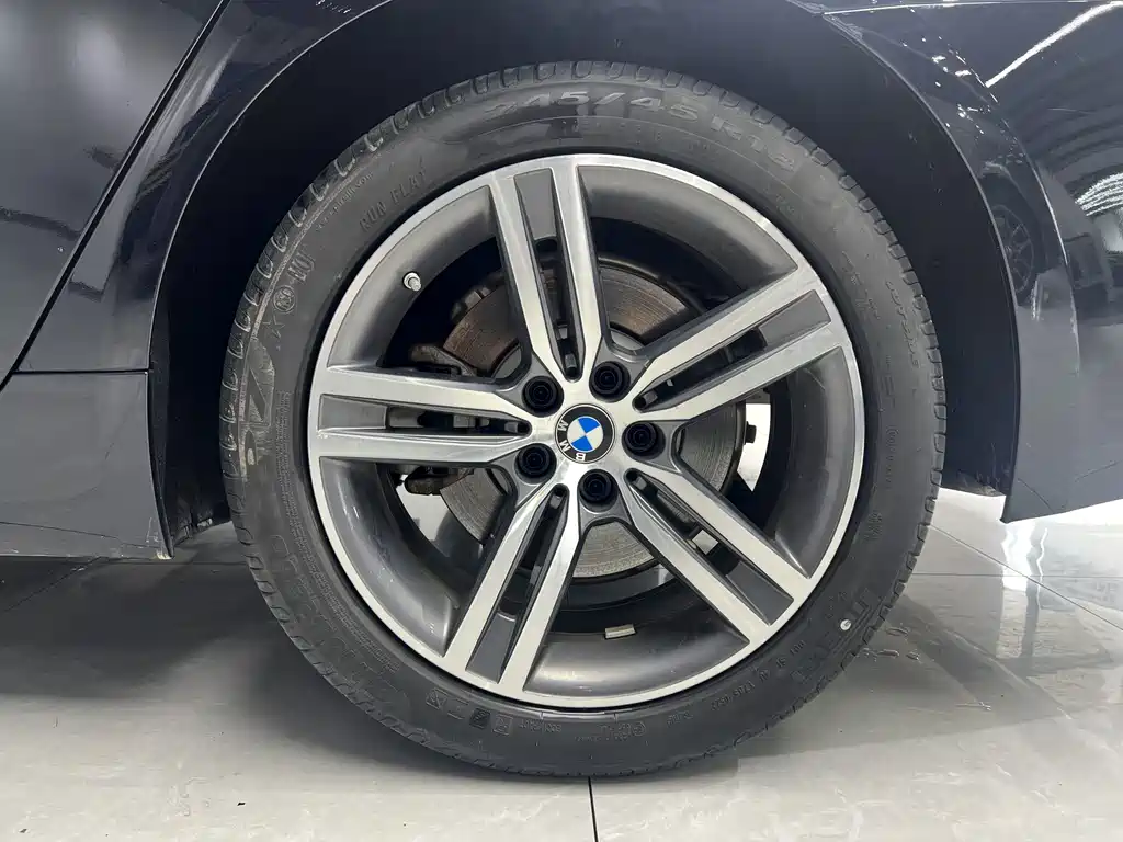 BMW 5 Series — миниатюра 10