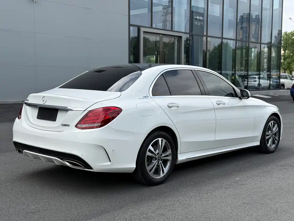 Mercedes-Benz C-Class — миниатюра 13