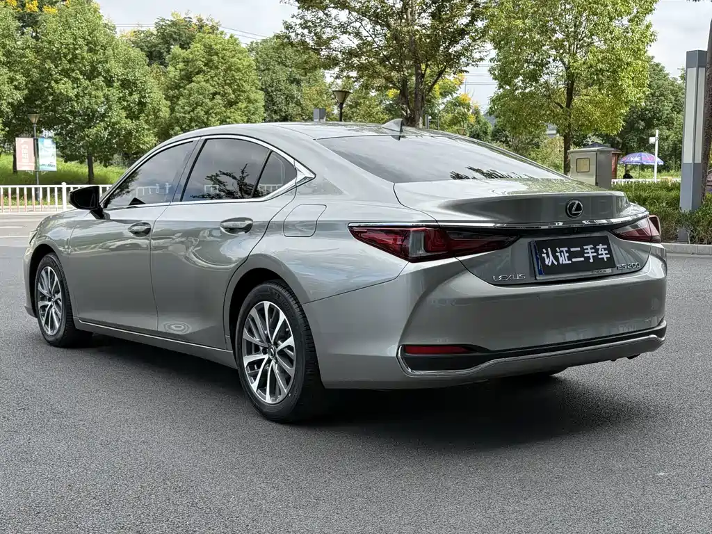Lexus ES — миниатюра 5