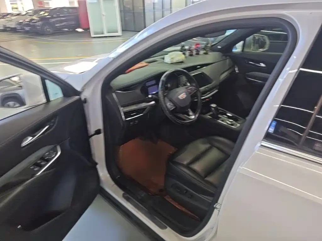 Cadillac XT4 — миниатюра 16