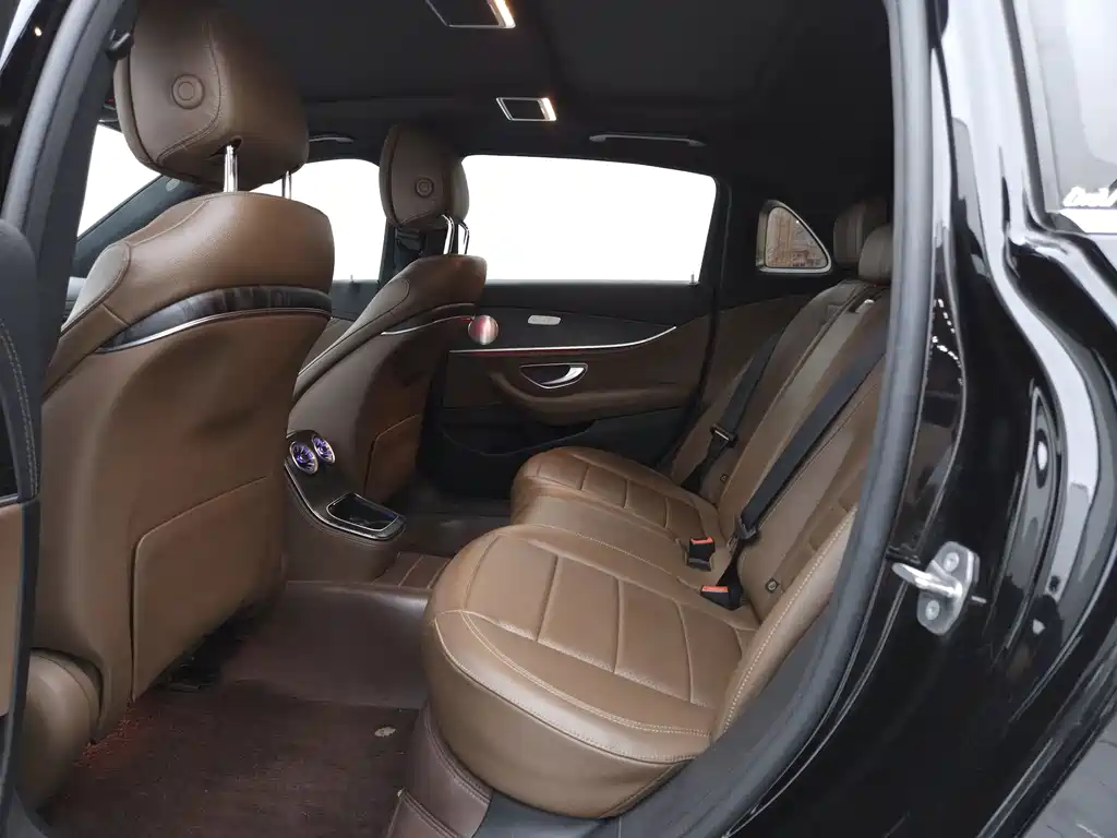 Mercedes-Benz E-Class — миниатюра 9
