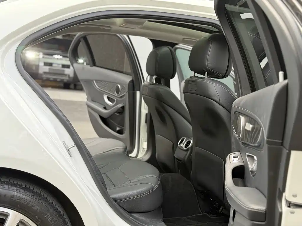Mercedes-Benz C-Class — миниатюра 10