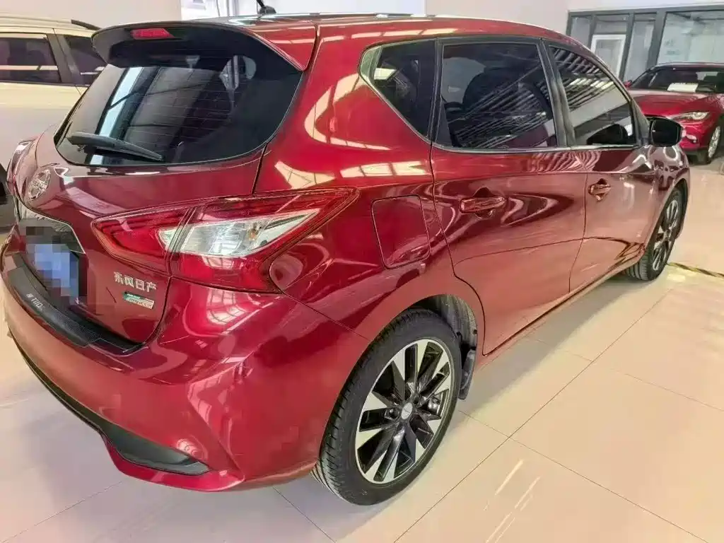 Nissan Tiida — миниатюра 4