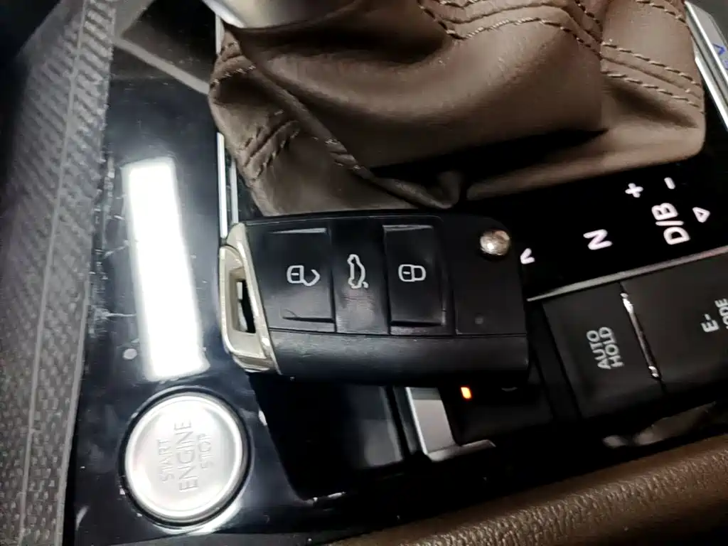 Volkswagen Tiguan L PHEV — миниатюра 9