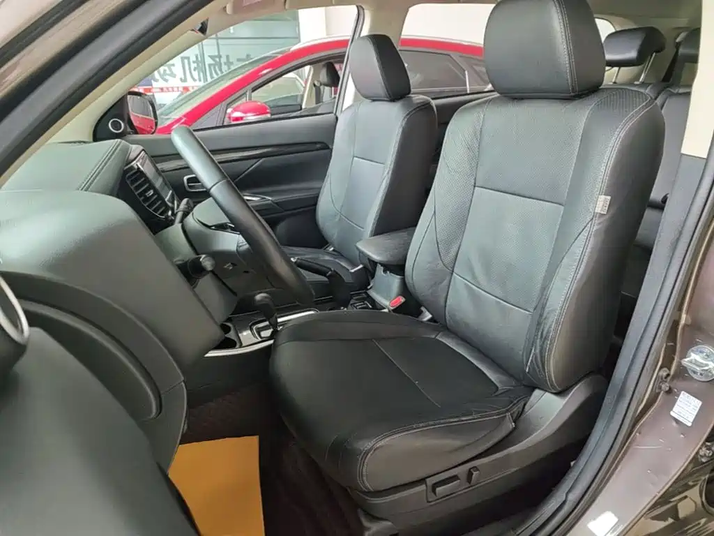 Mitsubishi Outlander — миниатюра 15