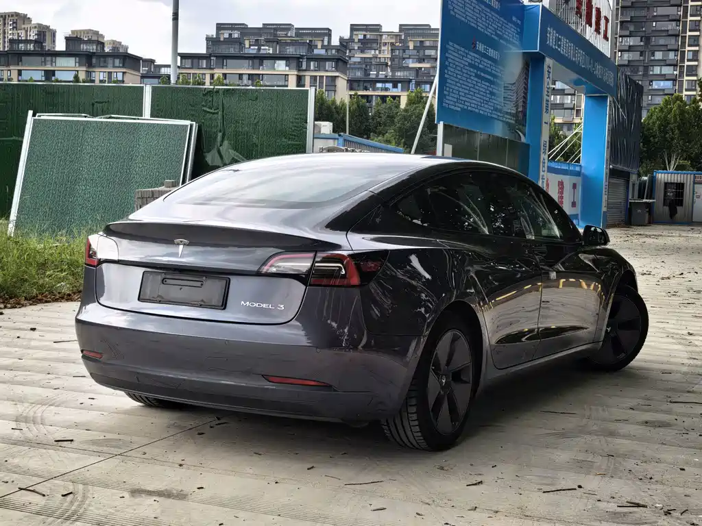 Tesla Model 3 — миниатюра 4