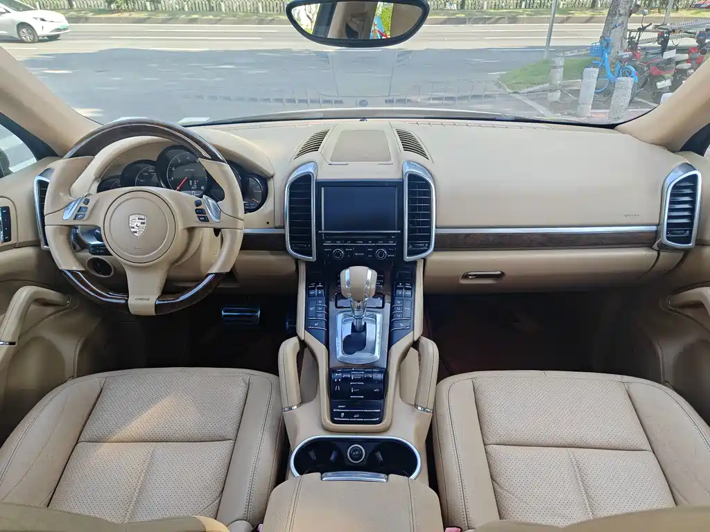 Porsche Cayenne — миниатюра 11