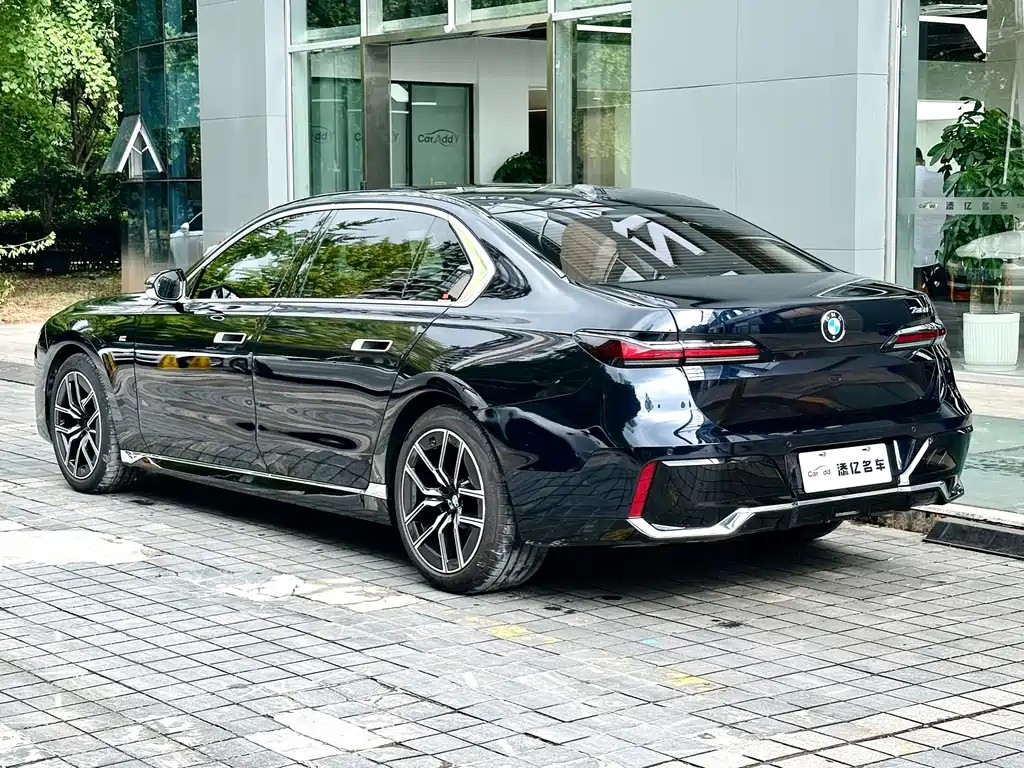 BMW 7 Series — миниатюра 5