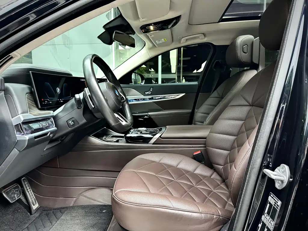 BMW 7 Series — миниатюра 9