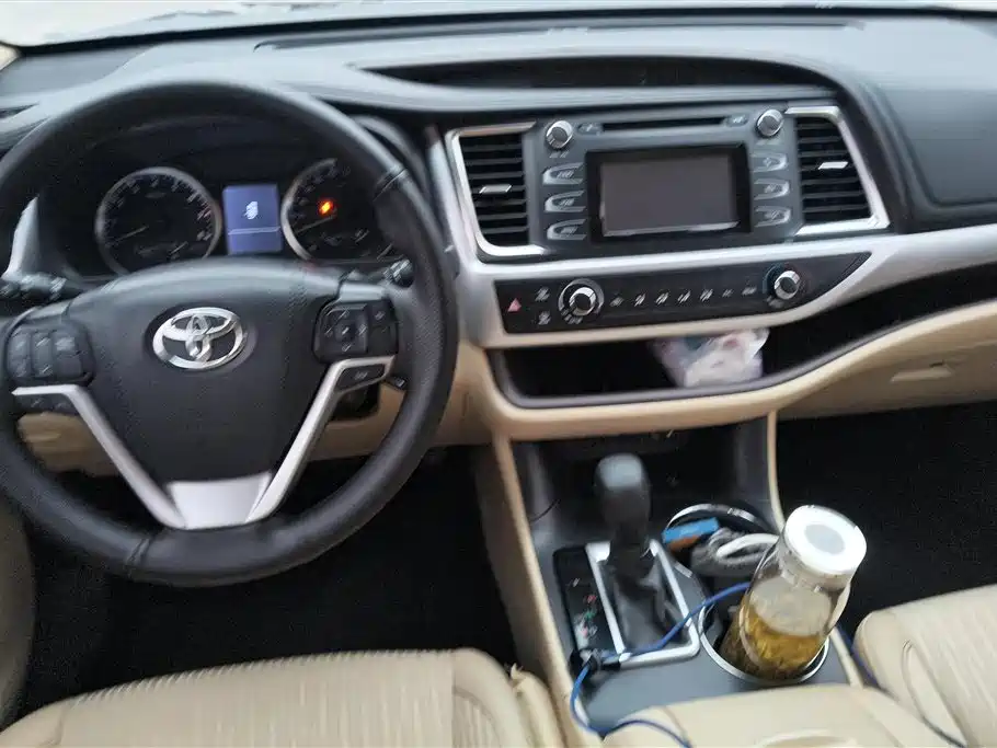 TOYOTA HIGHLANDER