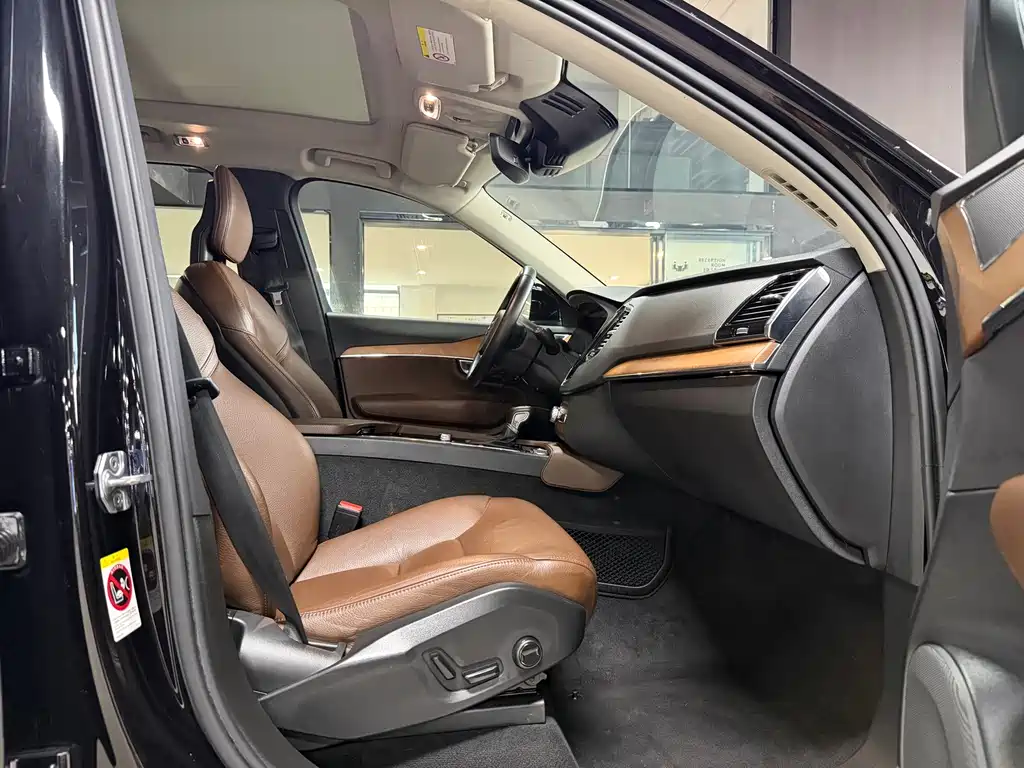 Volvo XC90 — миниатюра 27