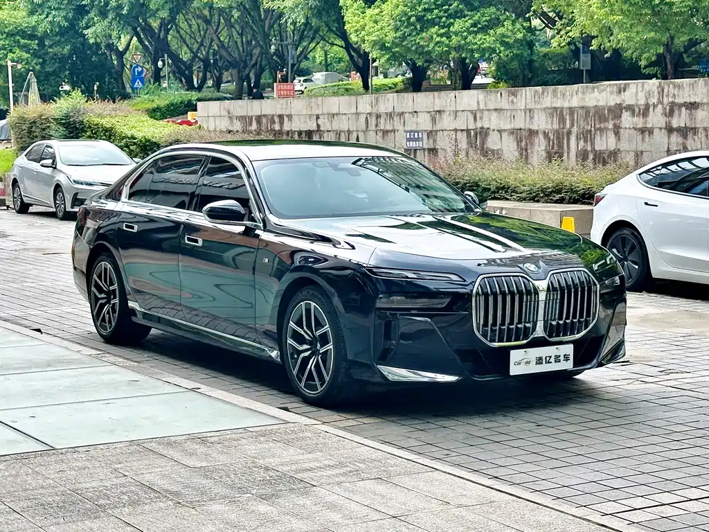 BMW 7 Series — миниатюра 3