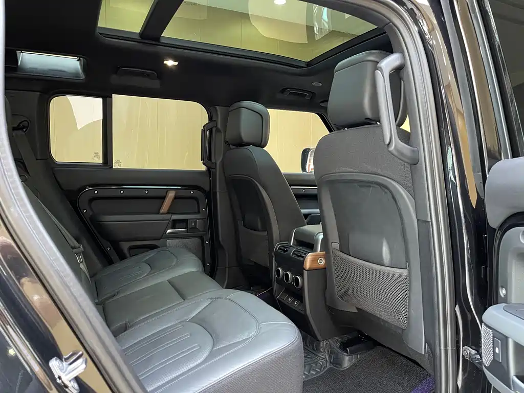 Land Rover Defender — миниатюра 15
