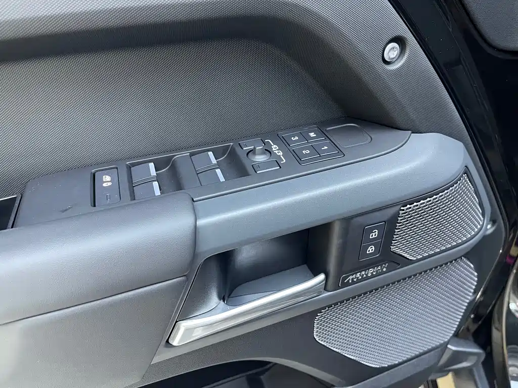 Land Rover Defender — миниатюра 16