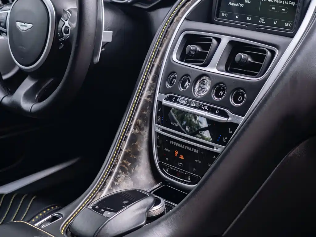 Aston Martin DB11 — миниатюра 18