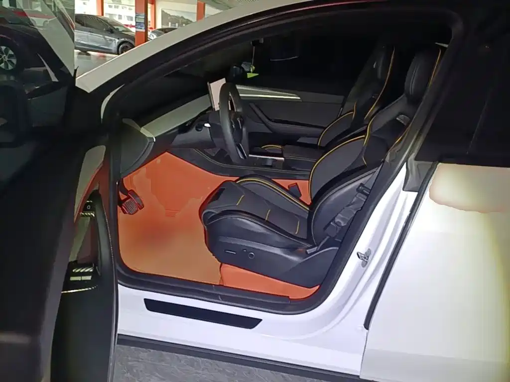 Tesla Model Y — миниатюра 16