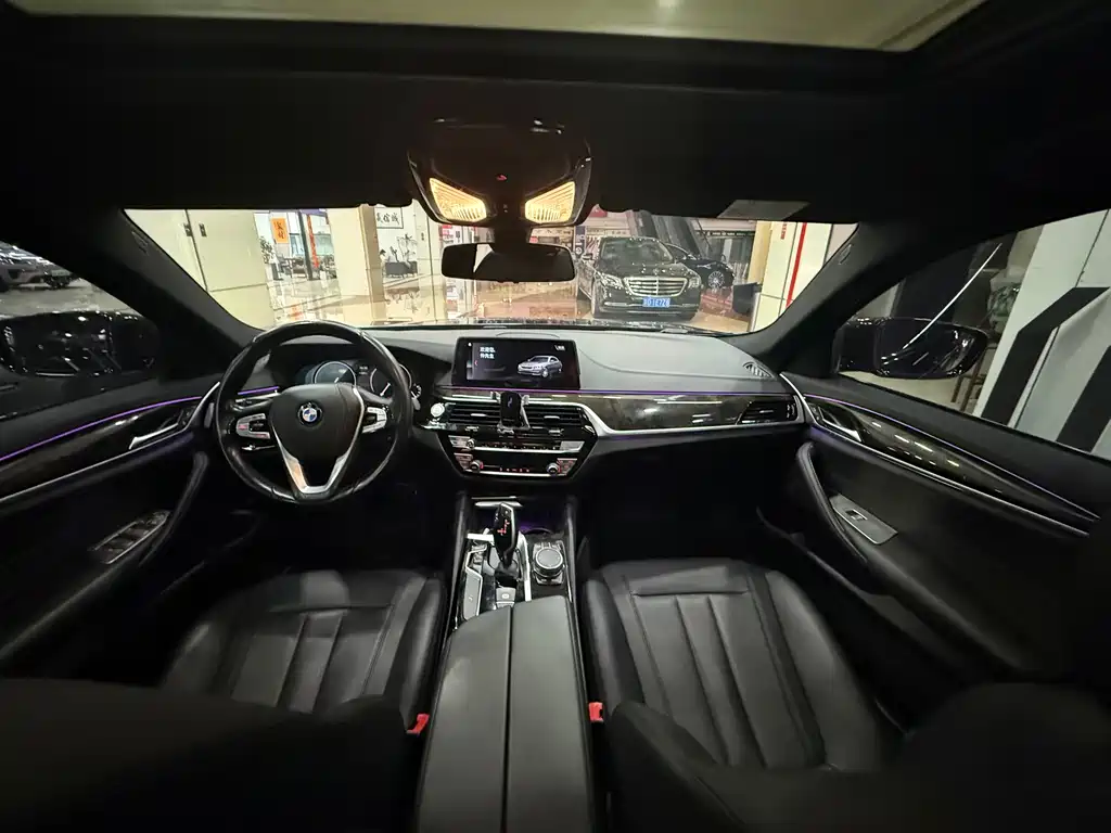 BMW 5 Series — миниатюра 6