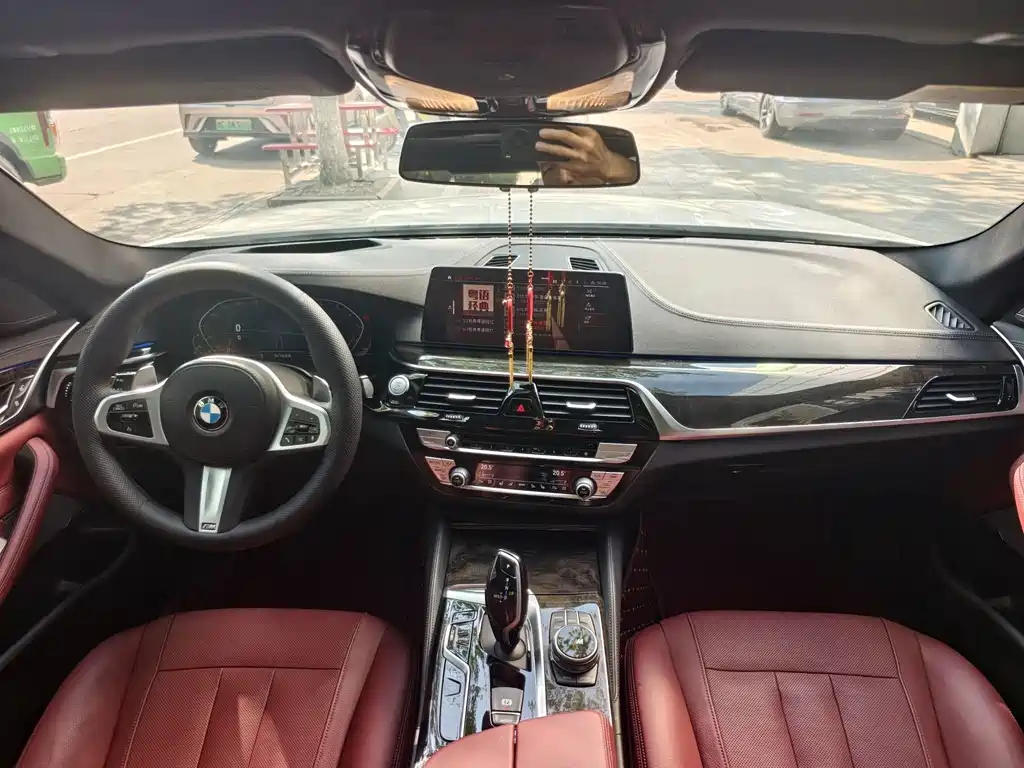 BMW 5 Series — миниатюра 9