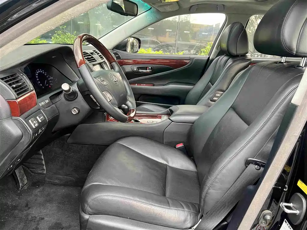 Lexus LS — миниатюра 7