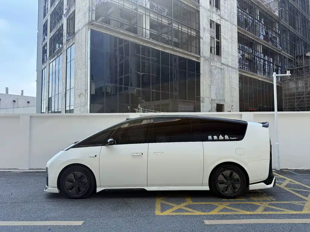 Li Auto Li MEGA — миниатюра 3