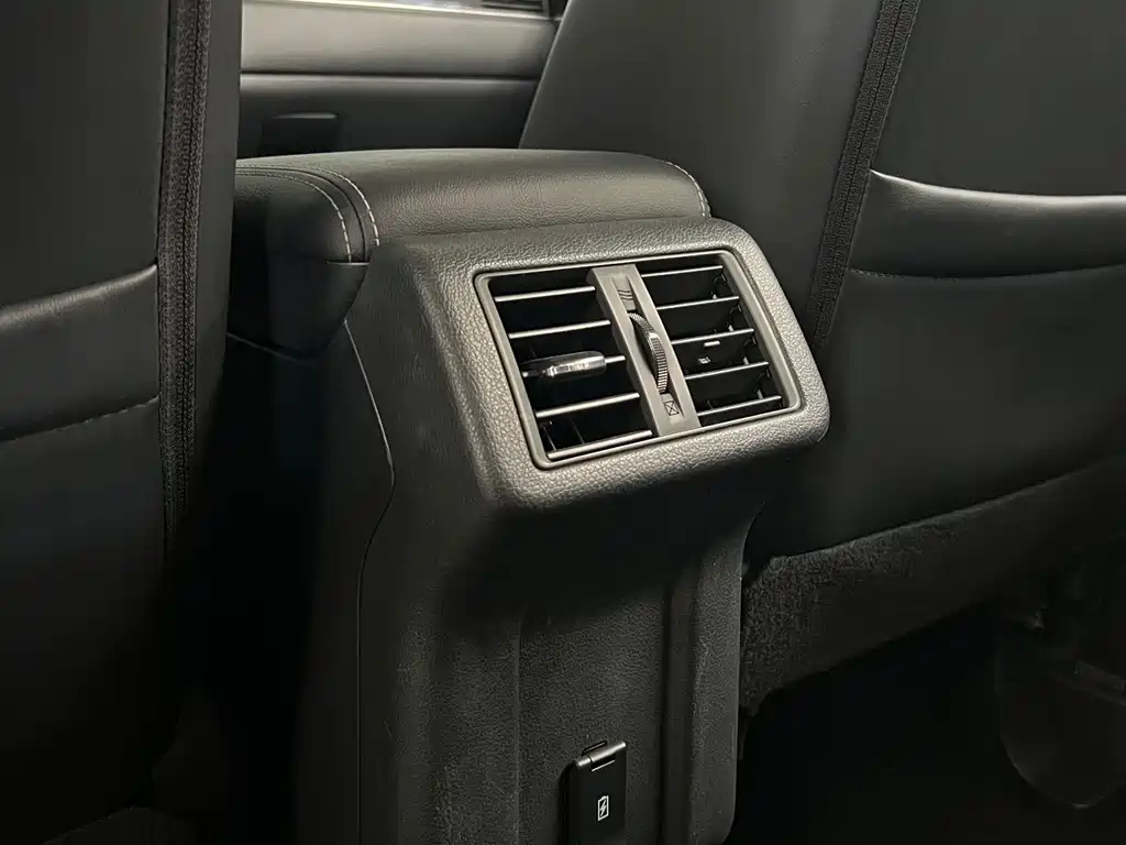 Mitsubishi Outlander — миниатюра 18