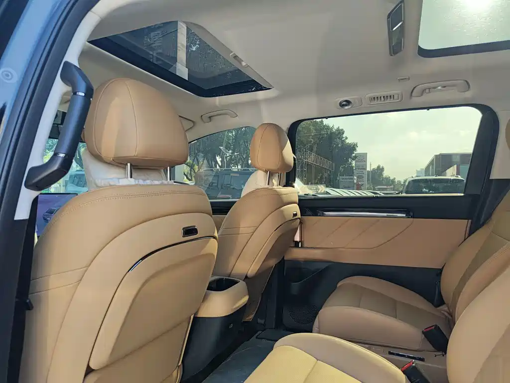 GAC Motor Trumpchi E8 PHEV — миниатюра 12