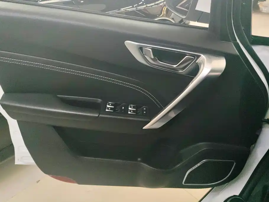 Geely Vision X3 — миниатюра 7