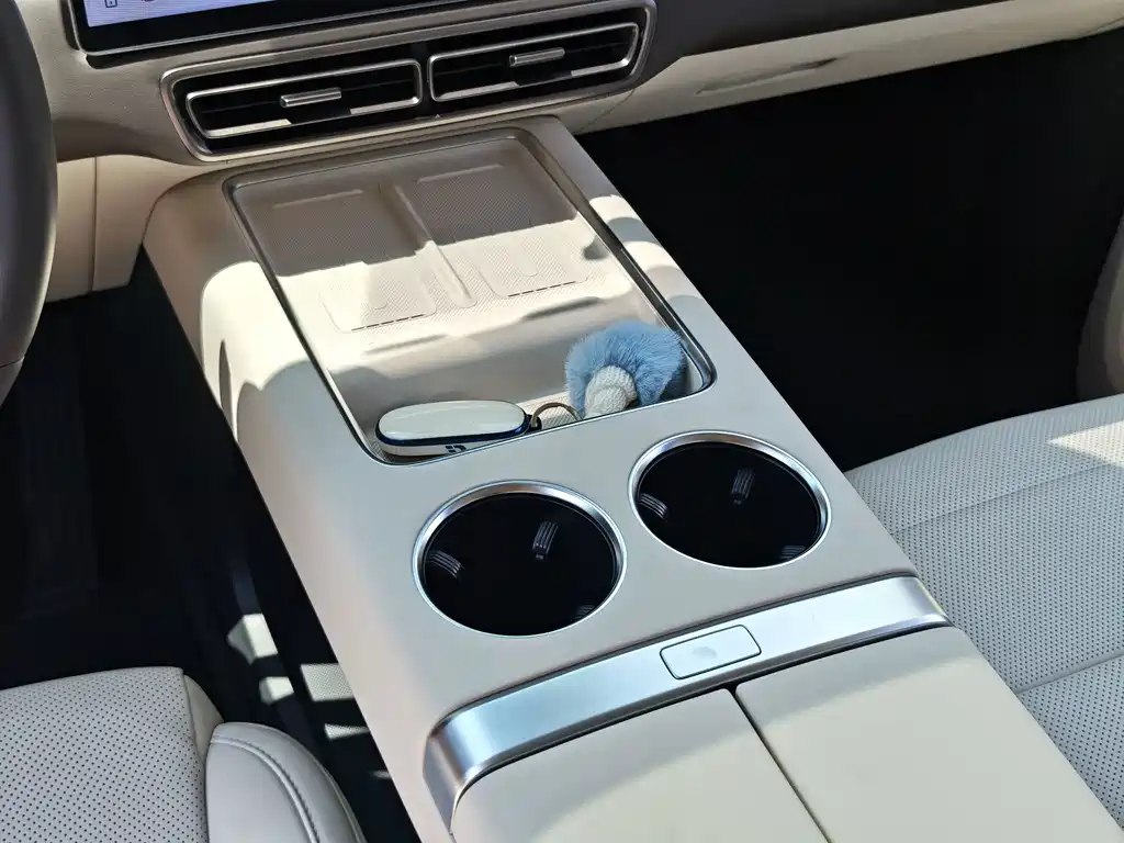 Li Auto Li MEGA — миниатюра 16
