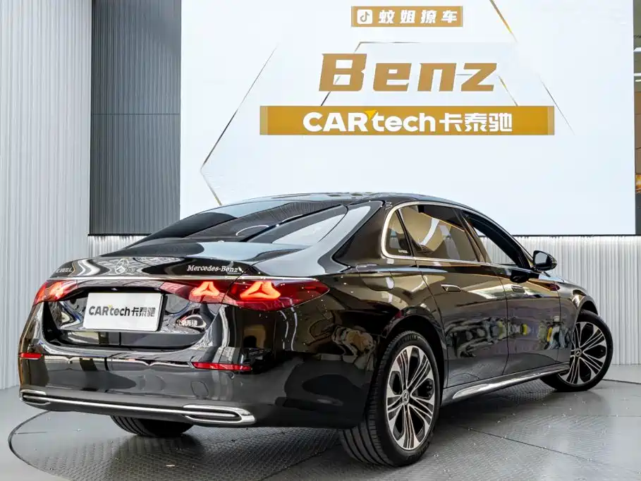 Mercedes-Benz E-Class — миниатюра 7