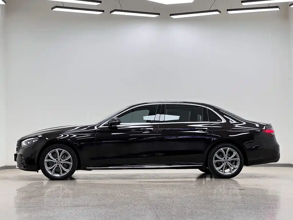 Mercedes-Benz E-Class — миниатюра 3