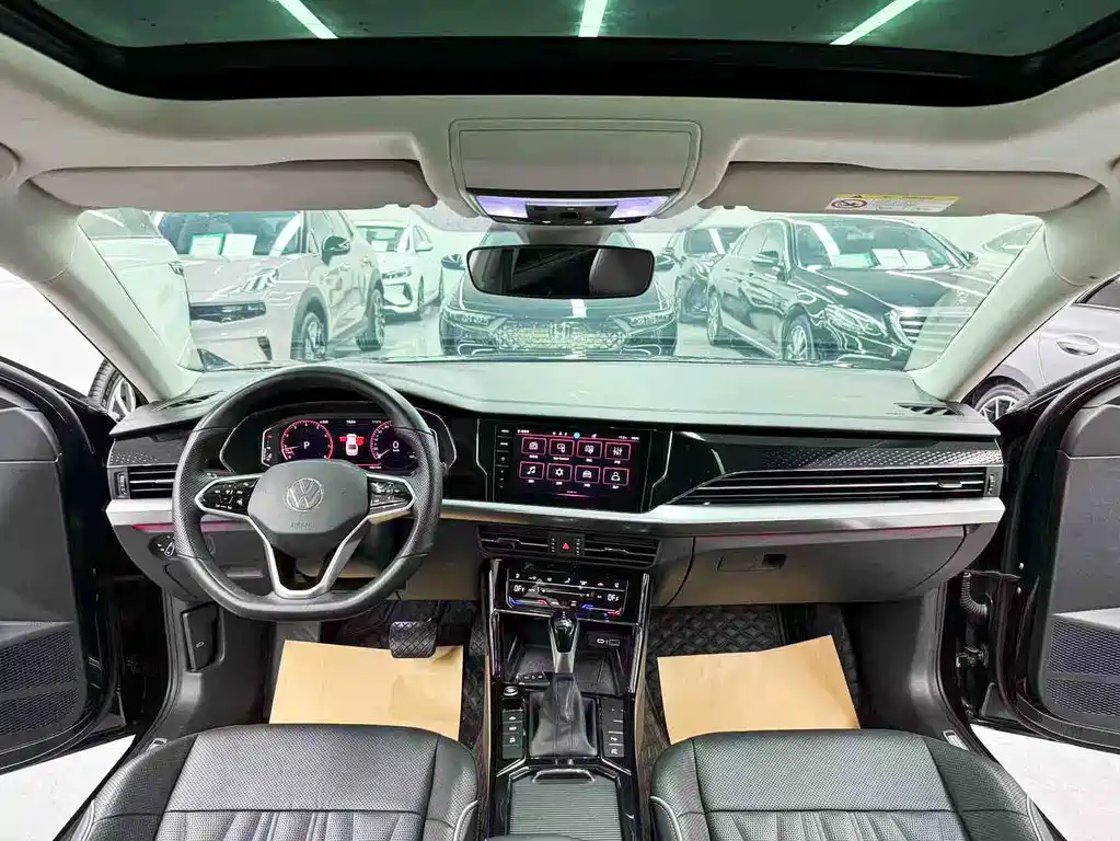 Volkswagen Passat 2023 330TSI Luxury